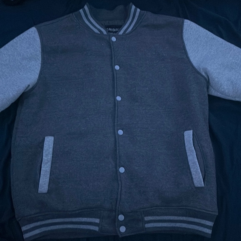 Gray and light gray soft button up jacket. Size:L Brand:Original Deluxe